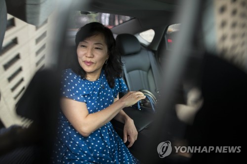 차에 오른 박기영 신임 본부장