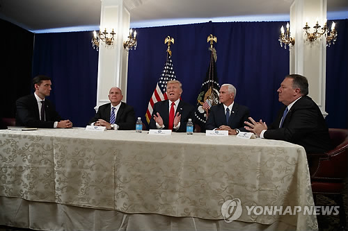 트럼프 "군사적 해결책 장전됐다"