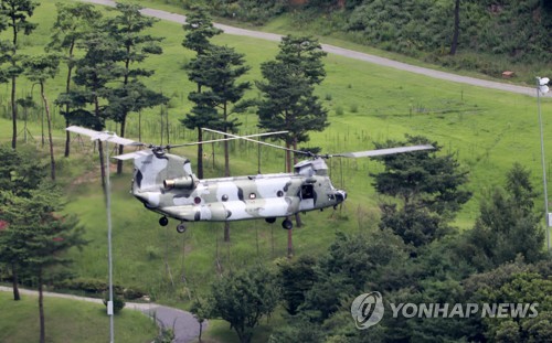 성주 상공 비행하는 군 헬기