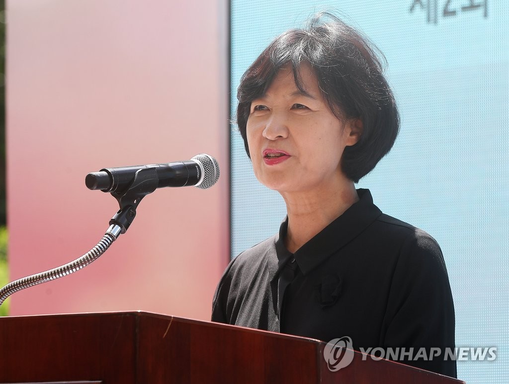 인사말하는 추미애 대표