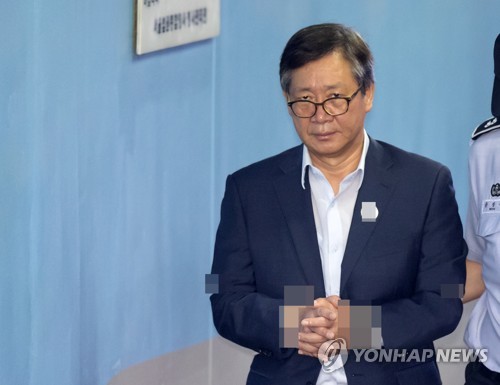 법정 향하는 홍완선 전 본부장