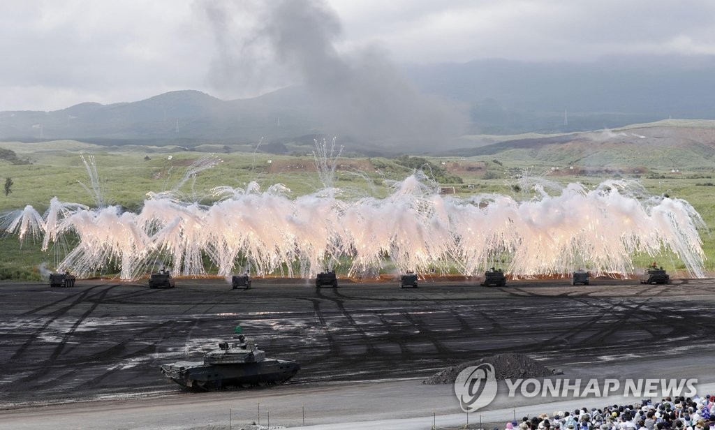일본 자위대, 실탄 사용 대규모 연습 일반 공개