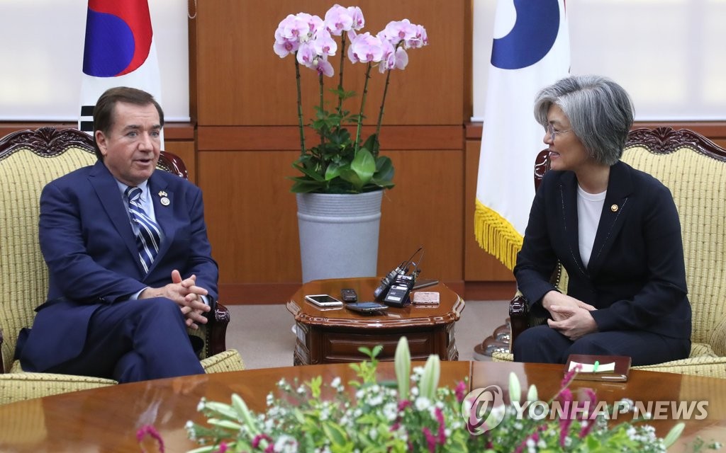 강경화, '지한파' 로이스 미 하원 외교위원장 면담