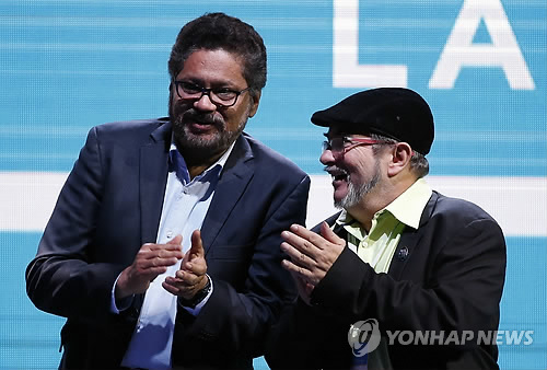 정치조직 출범시키는 FARC 두 지도자