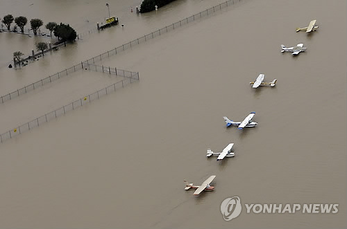 허리케인 '하비'에 물바다로 변한 공항