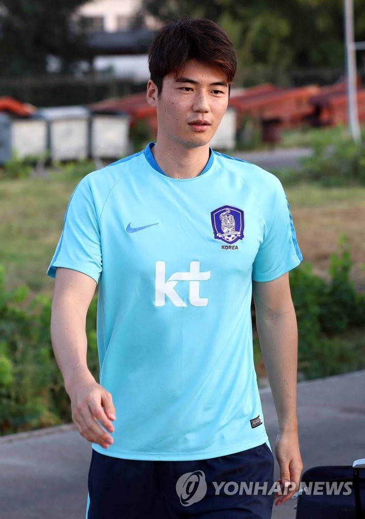훈련장 들어서는 기성용