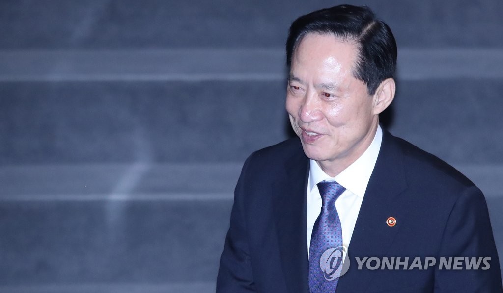 본회의장 나서는 송영무 국방장관