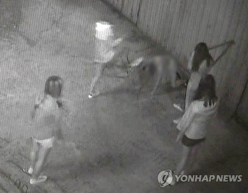 부산 여중생 폭행하는 가해자들