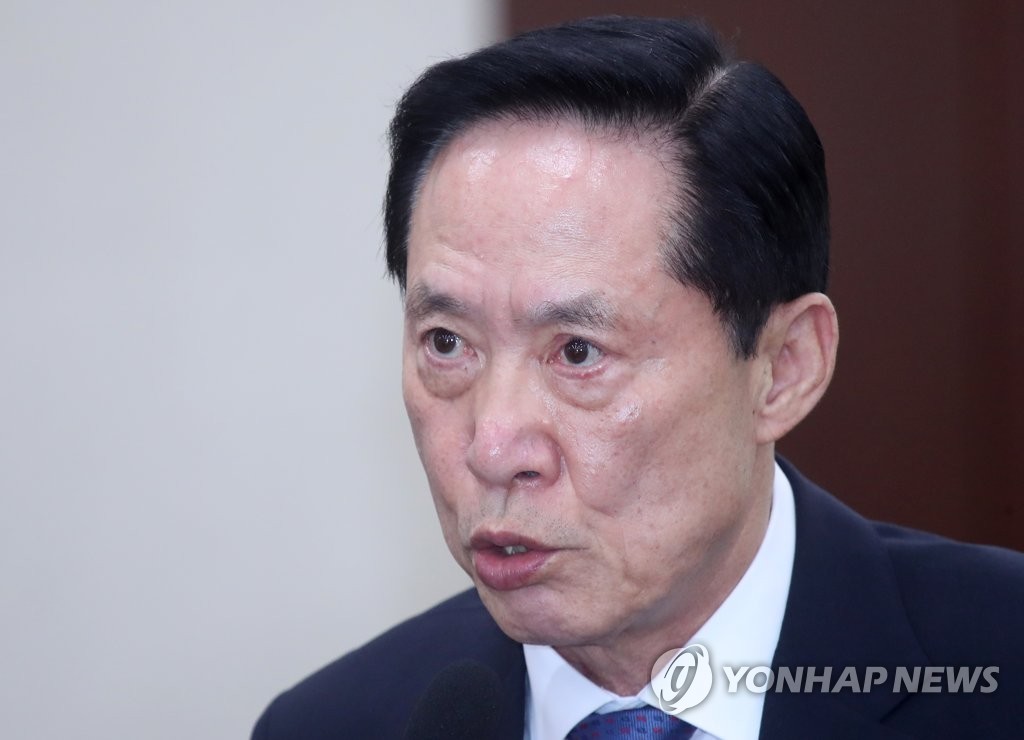 현안 보고하는 송영무 장관