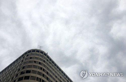 '편지를 쓰고 싶은 흐린 가을 하늘'