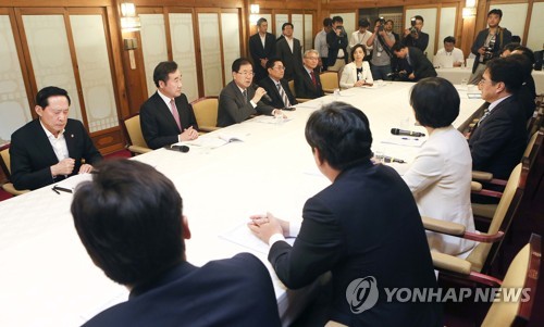 당정청 회의 발언하는 정의용 안보실장