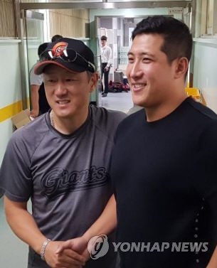 황재균, 잠실구장 깜짝 방문