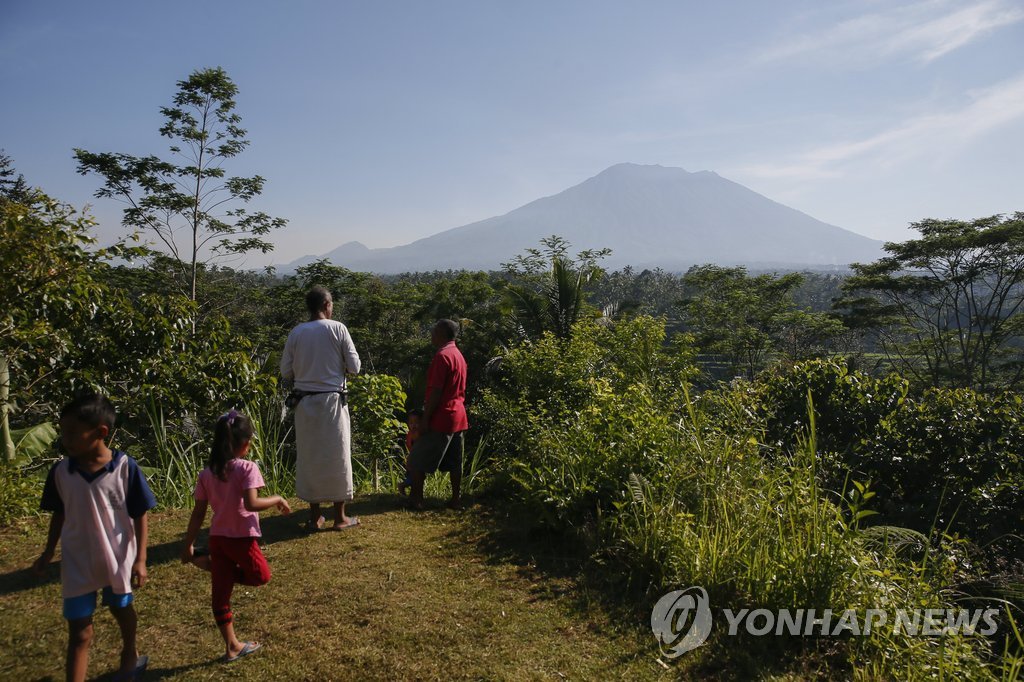 '할머니 우리 피난 가야돼?'