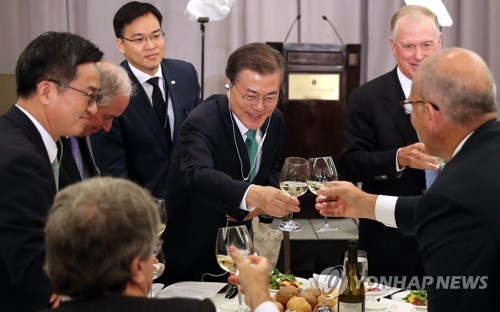 문재인 대통령, 미 경제거물들과 건배
