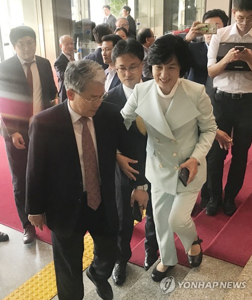 팔짱낀 김동철-추미애