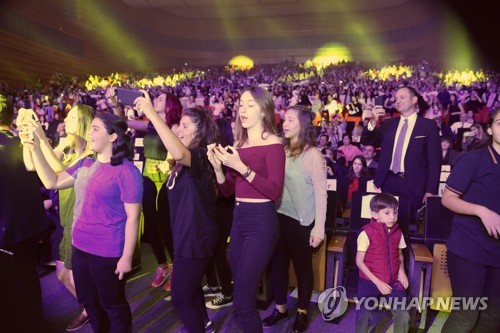 한·터키 수교 60주년 K팝 공연에 열광하는 터키 관객