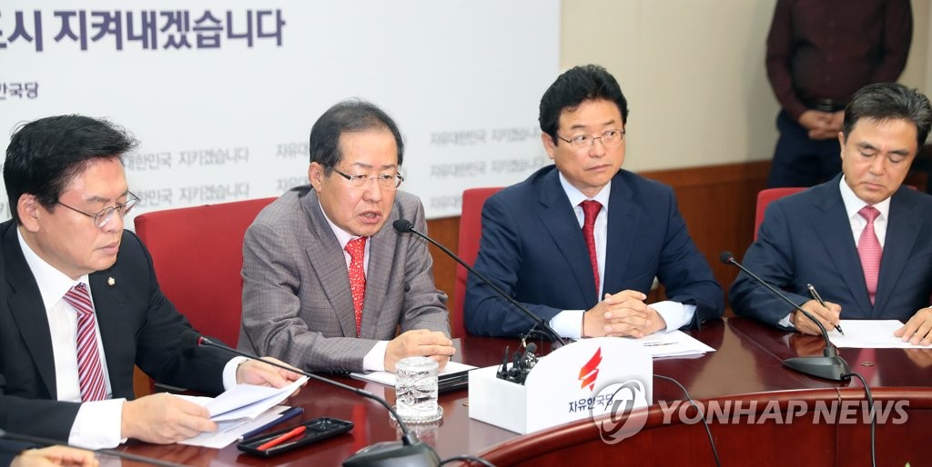 발언하는 홍준표 대표