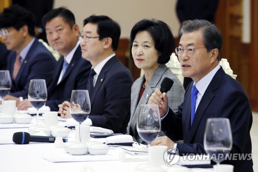 더불어민주당 지도부와 만찬, 발언하는 문 대통령