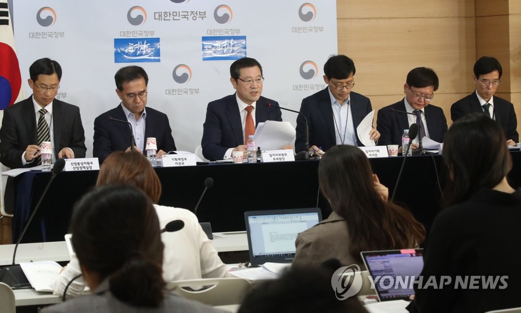 '사회적 경제 활성화 방안' 브리핑하는 이용섭 부위원장