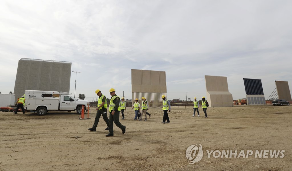 트럼프 국경장벽 '9ｍ의 거대한 강철·콘크리트'