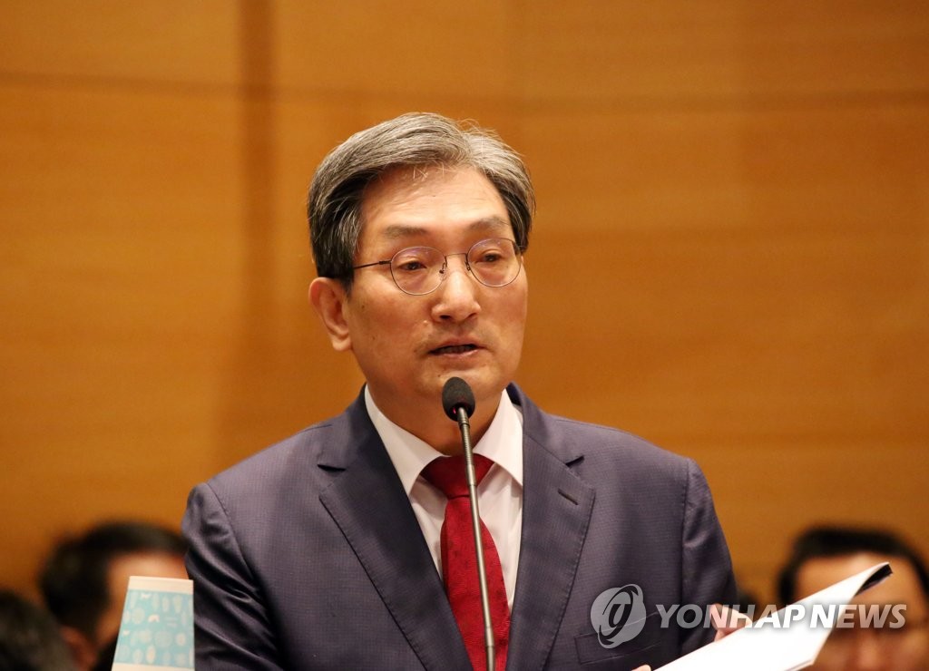 답변하는 노영민 주중대사