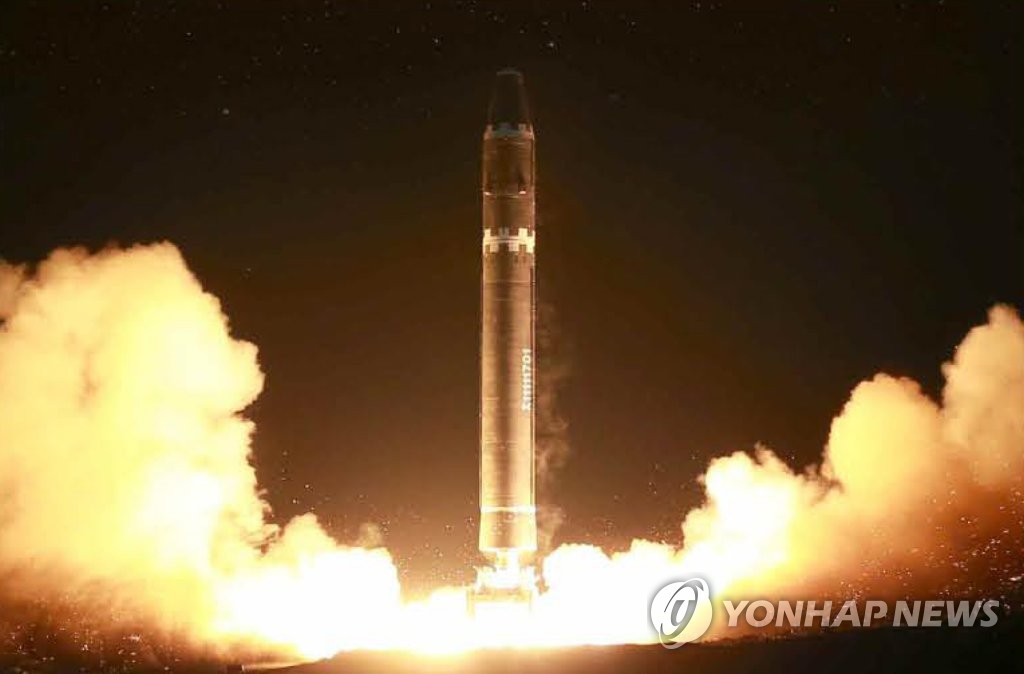 북, 화성-15형 미사일 발사