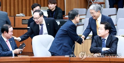 예산안 합의를 마치고