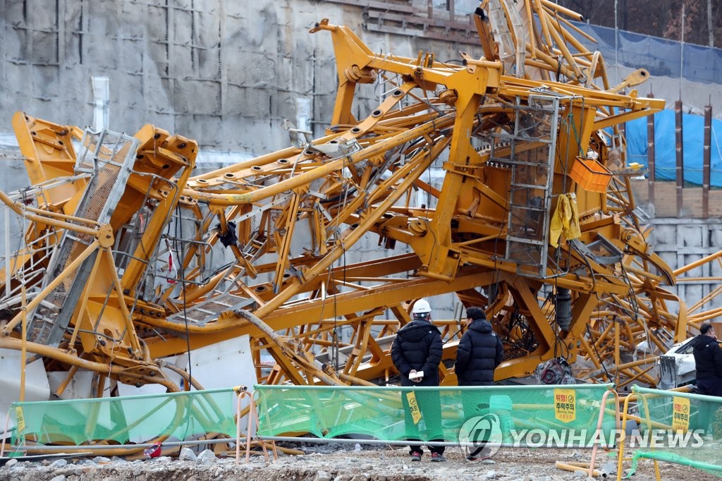 용인 물류센터 공사현장서 타워크레인 넘어져…7명 사상