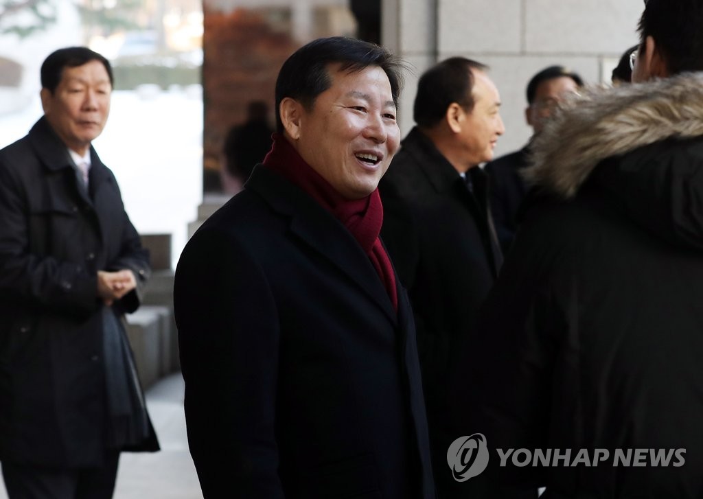 미소짓는 이철규 의원