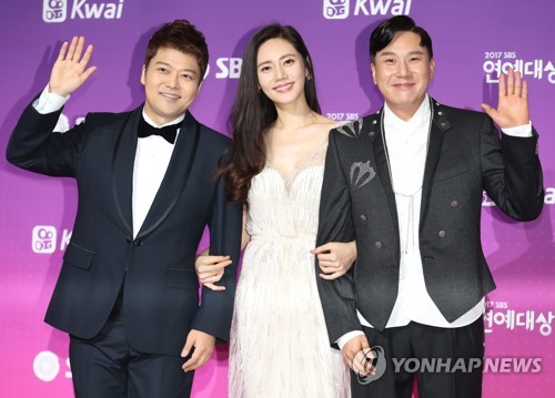 포즈 취하는 전현무-추자현-이상민