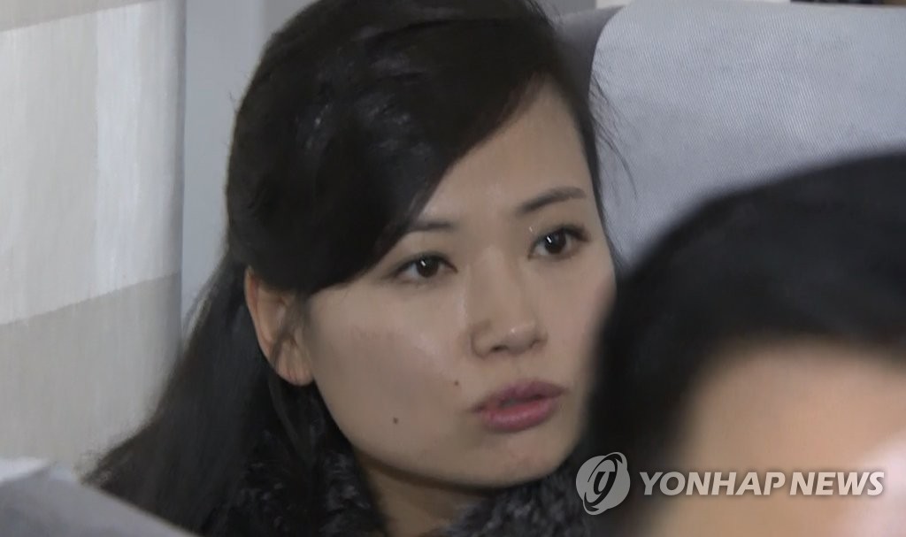 KTX에서 대화하는 현송월