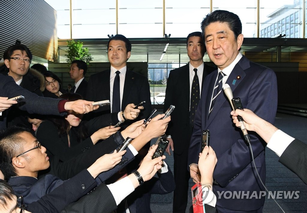 평창올림픽 개회식 참석 의사 밝히는 아베 일본 총리