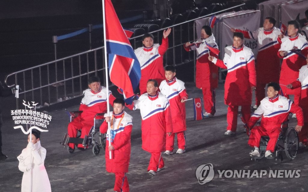 北朝鮮選手団が入場