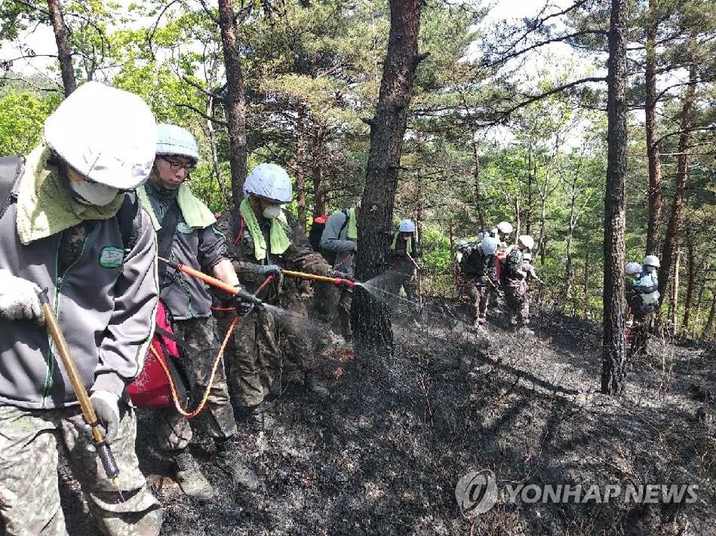 잔불 정리 나선 23사단 장병들