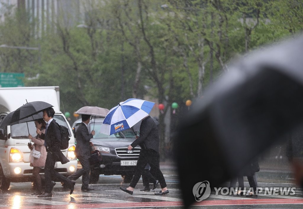비 내리는 길