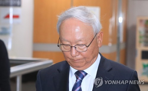 증인 출석하는 이병호 전 국정원장