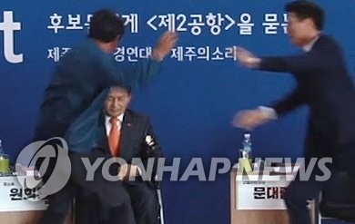 토론회서 폭행 당하는 원희룡 후보