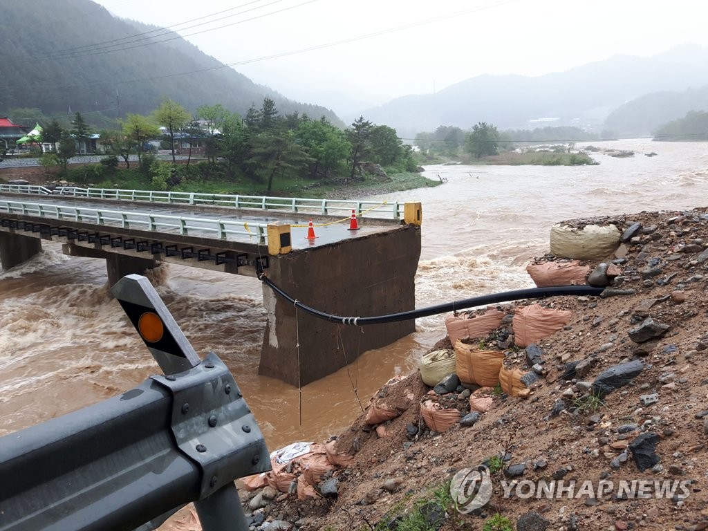 폭우에 유실된 홍천 다리