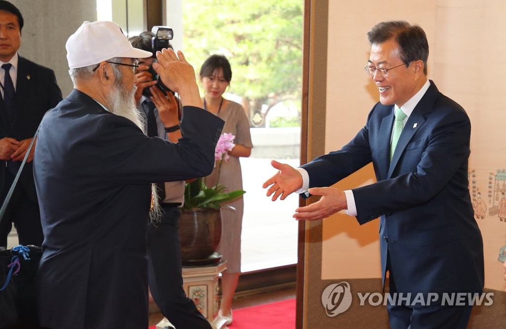 대통령을 향한 '노병'의 경례