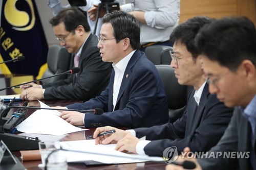 발언하는 김용범 부위원장