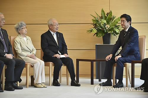 아베, 北日정상회담 의지…"직접 마주해 납치문제 해결"