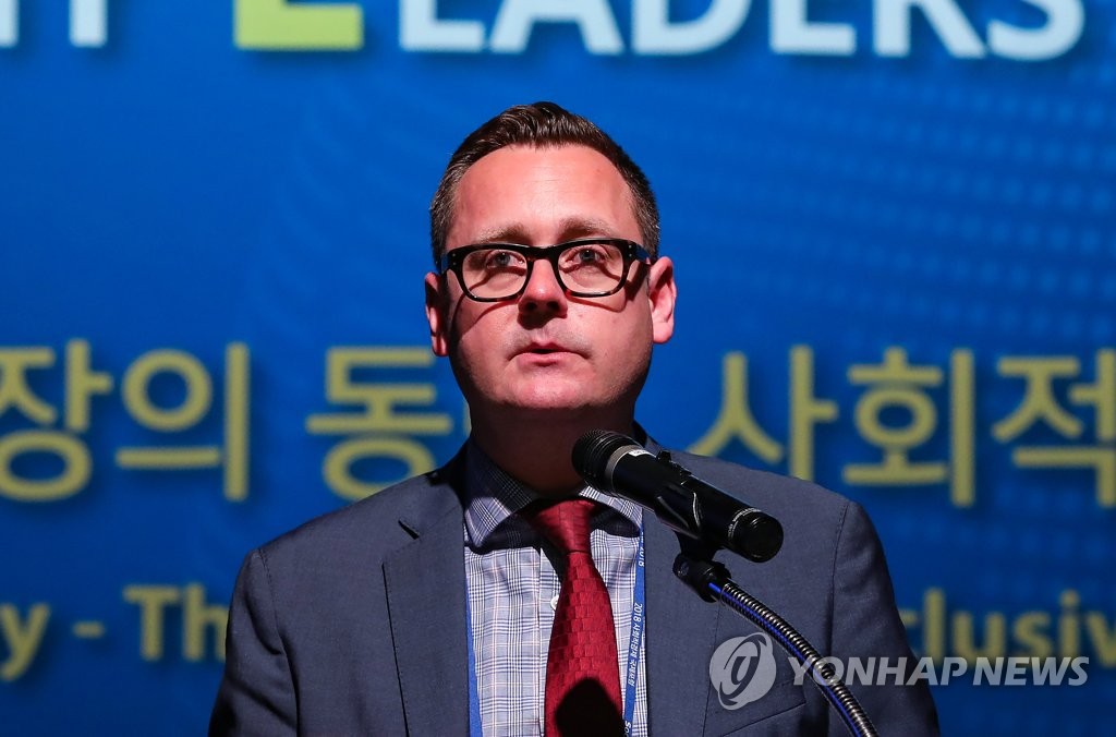 2018 사회적경제 국제포럼, 주제 연설하는 폴 래드 소장