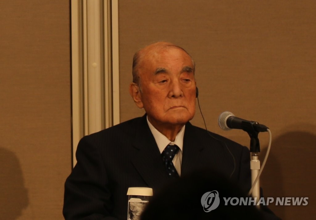공동선언 발표하는 나카소네 전 일본 총리