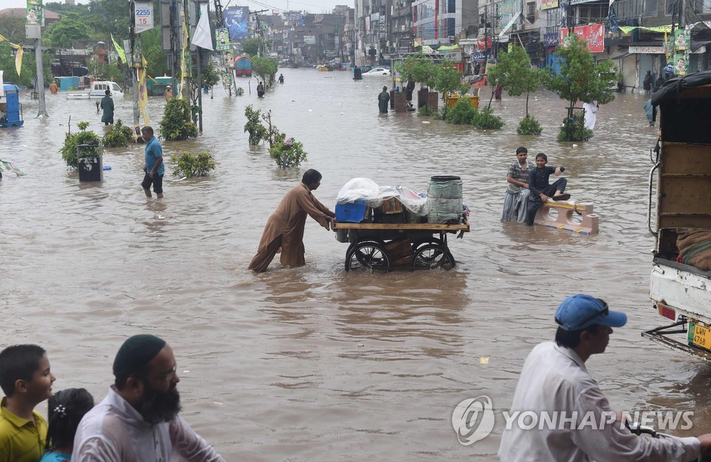 남아시아 곳곳 몬순 피해…파키스탄 라호르서 6명 사먕