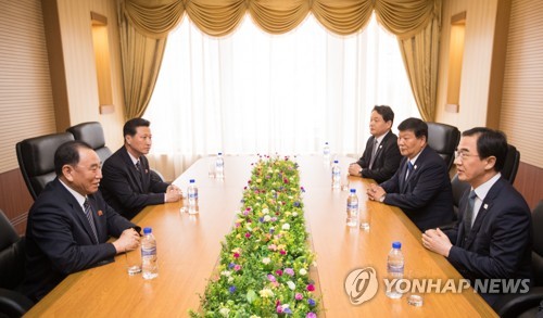 조명균 장관, 김영철 노동당 부위원장과 환담