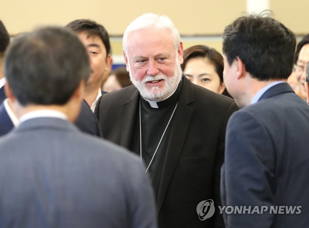 폴 갤러거 대주교, 가톨릭 신자 의원들과'