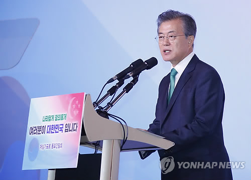 '싱가포르 동포간담회' 인사말하는 문 대통령