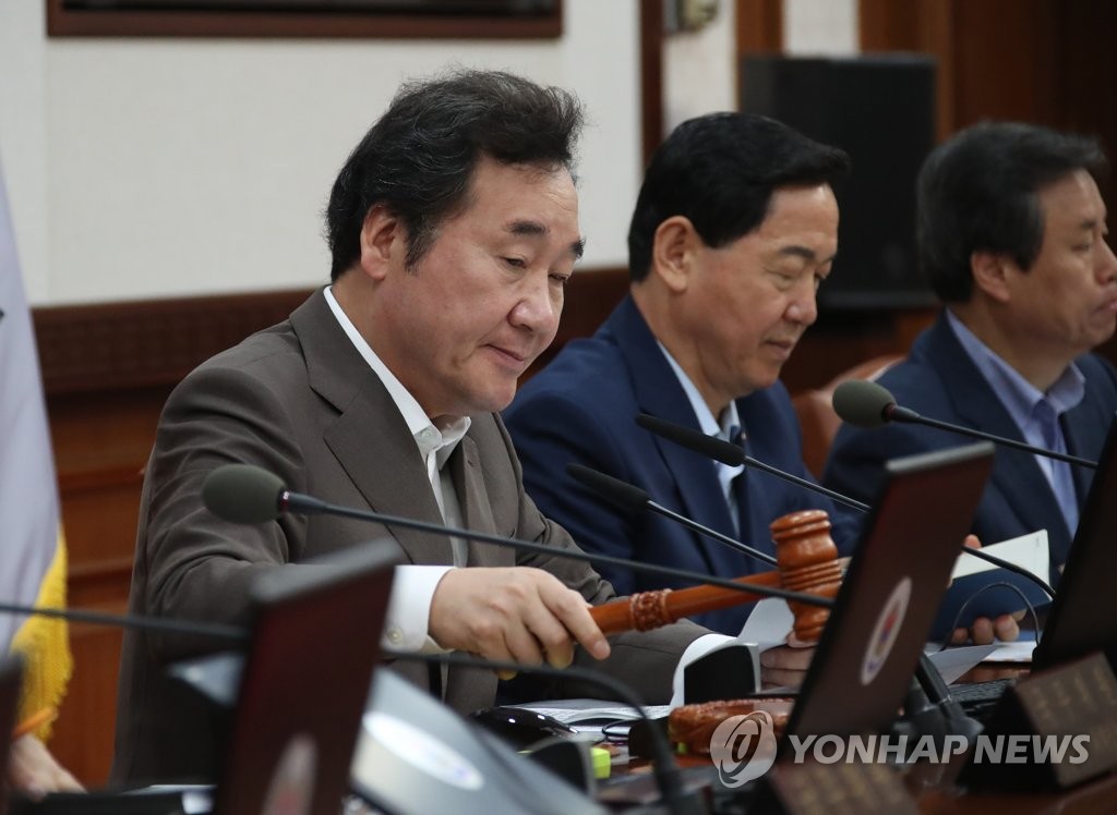 국무회의 개회하는 이낙연 총리