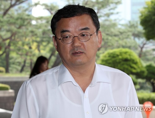 '불법 재취업' 지철호 공정위 부위원장, 검찰 출석