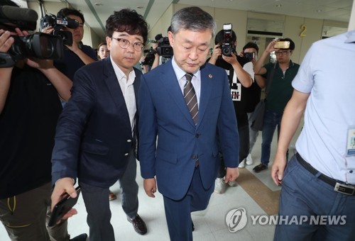 경찰 출석한 송성환 전북도의회 의장
